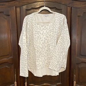 Leopard print cotton French terry top w hi low hem in gray & ivory M/L b…